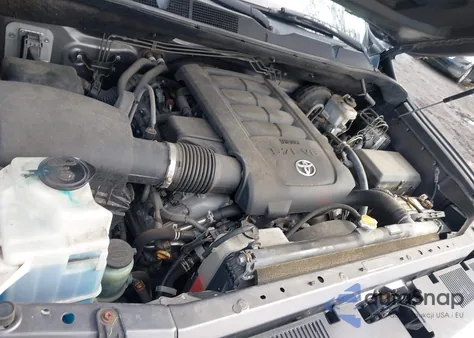 2017 Toyota Tundra Limited 5.7L V8 z USA, uszkodzony, nr VIN 5TFBY5F13HX612162